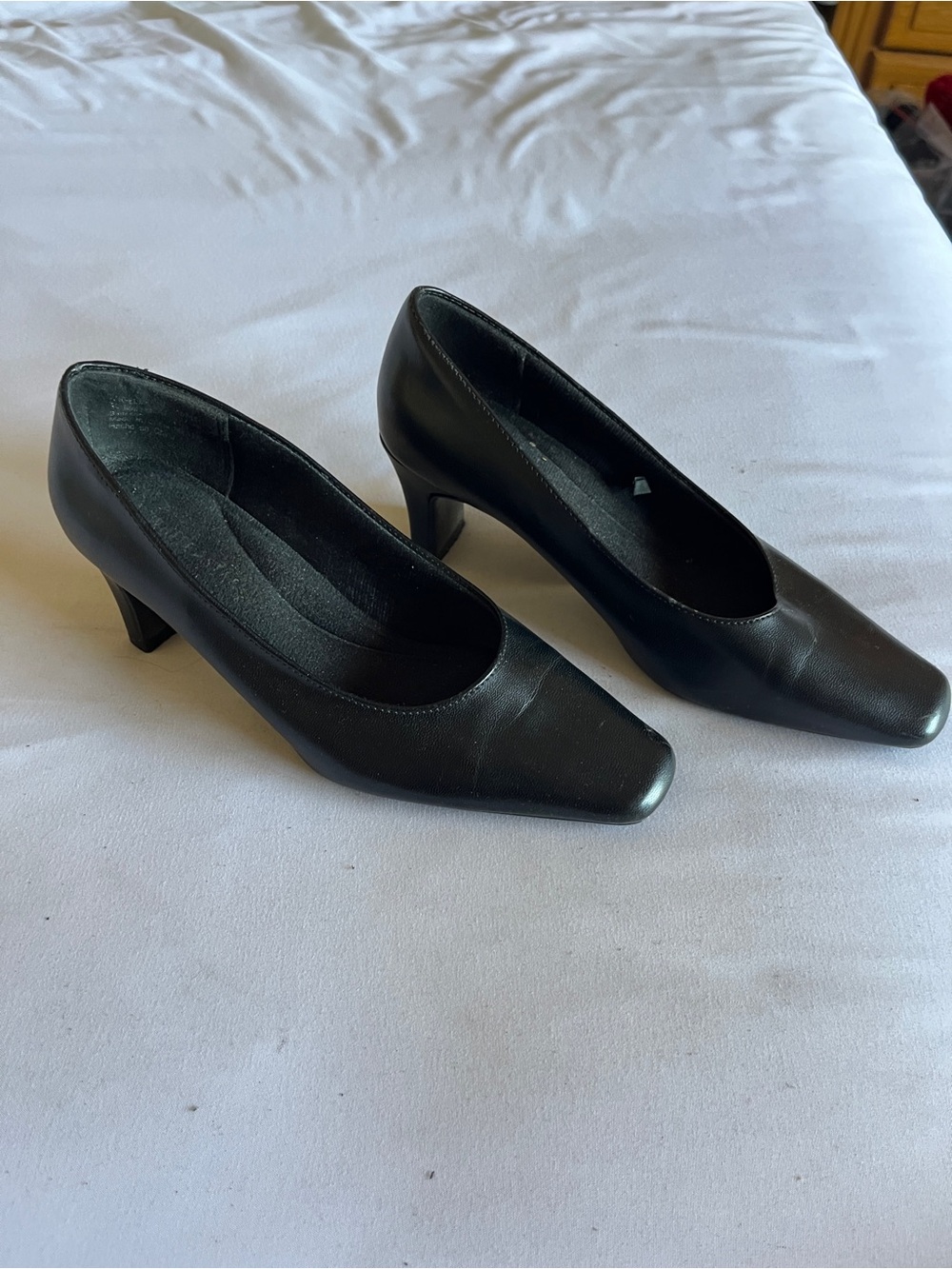 White Stag Black Leather Mid Heel Pump
